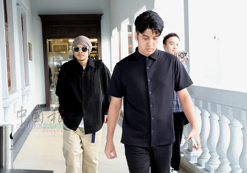 Namewee arrives in court