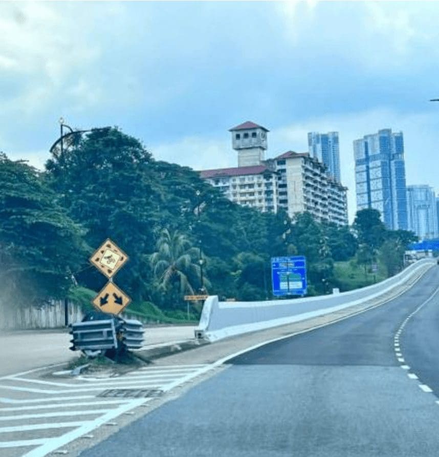 Netizen sticks 'basikal lajak' logo near infamous crime scene 5 years ago, gets removed immediately 01