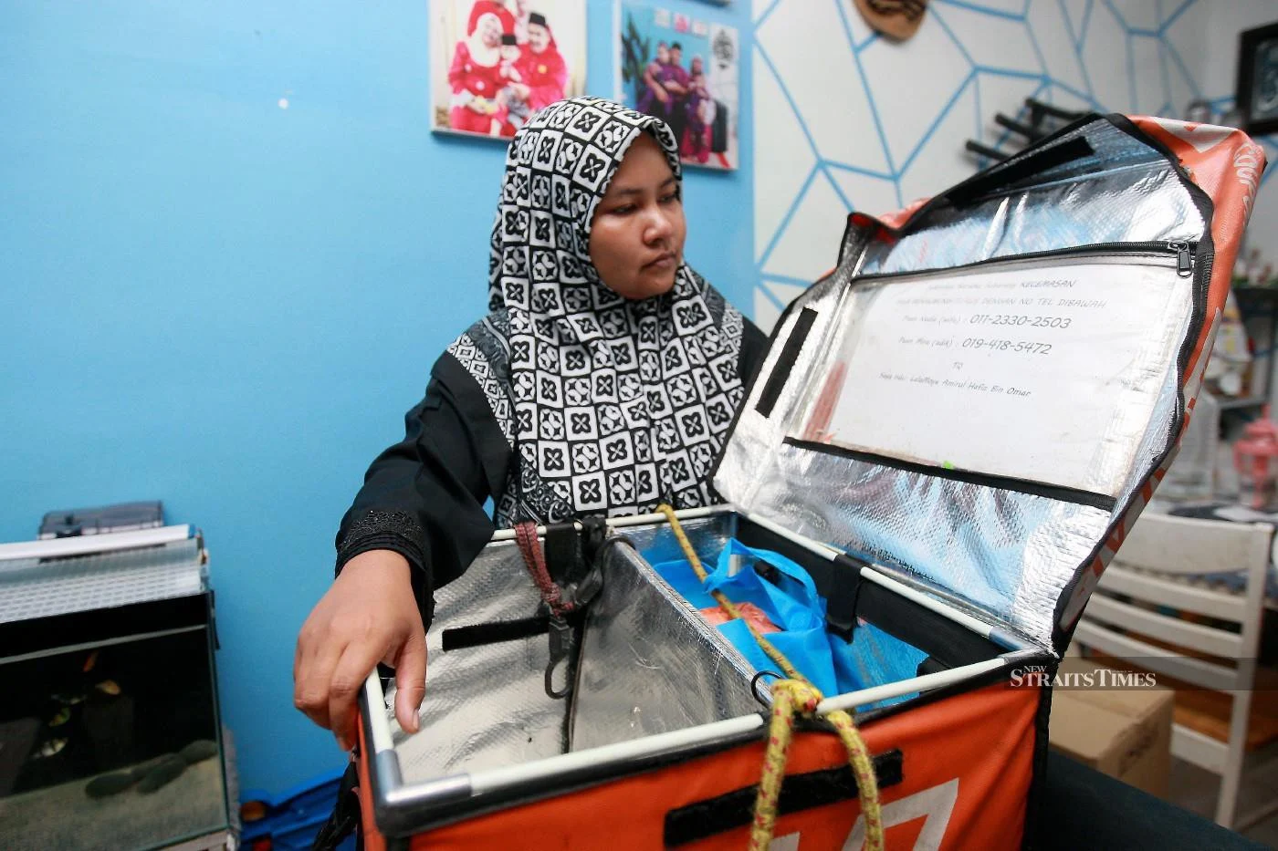 Nor Nadia looking at late husband's delivery bag
