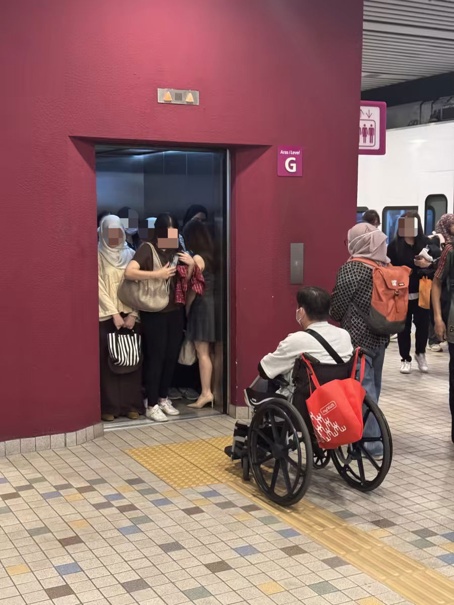 OKU man unable to use lift (1)