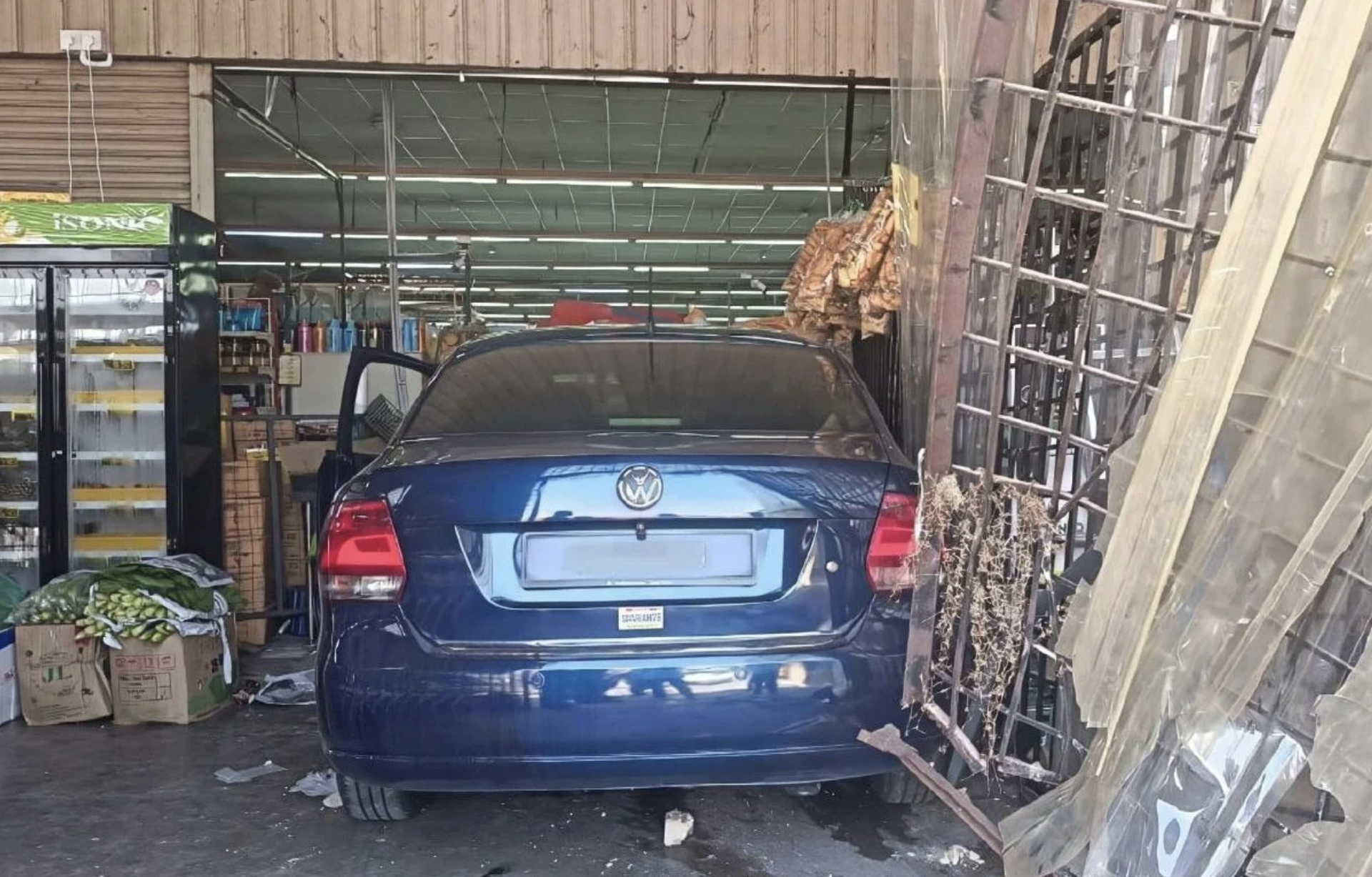 Padang Besar man crashes into shop