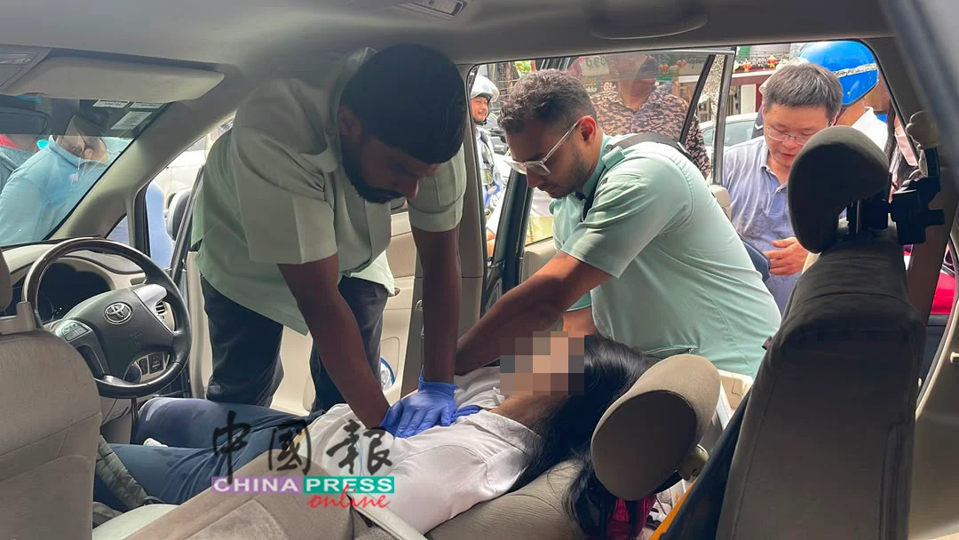 Penang woman crashes car (3)