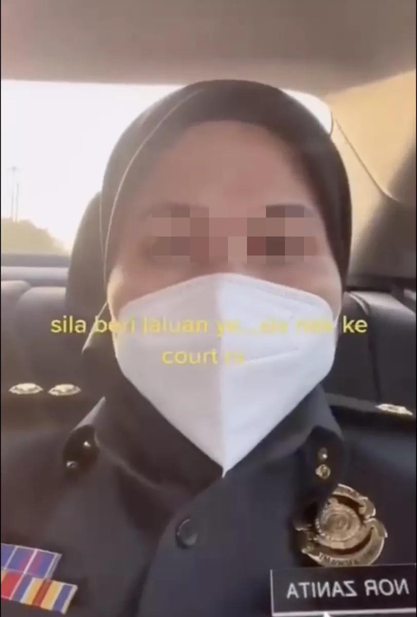 Police officer film tiktok while transferring suspect 03