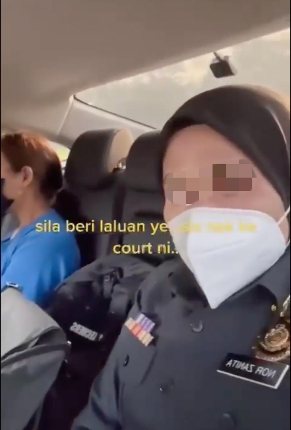 Police officer film tiktok while transferring suspect