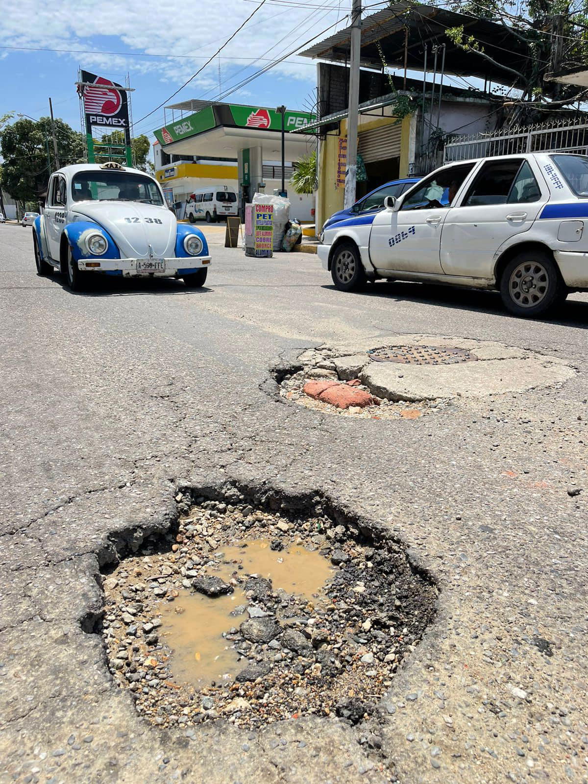 Mexican politician fills potholes with coconut husks to protest government inaction | weirdkaya