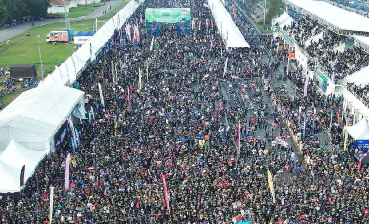 RXZ members 8.0 crowd