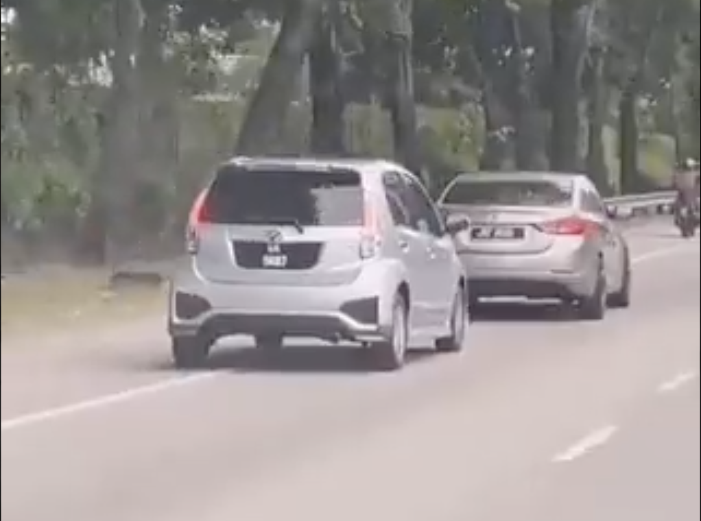 [update] two reckless drivers spotted 'battling' on the road | weirdkaya