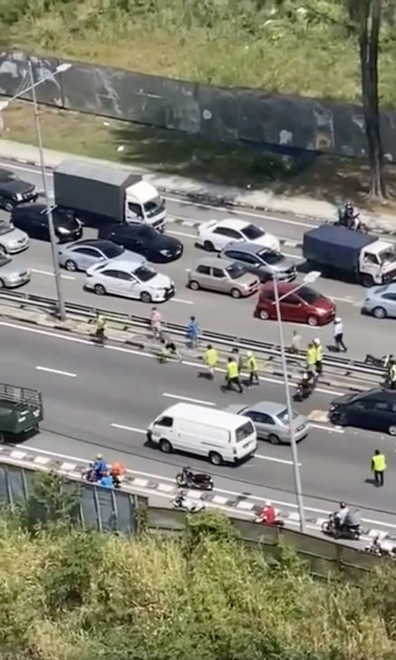 Police arrest five men for fighting along tun dr lim chong eu expressway | weirdkaya