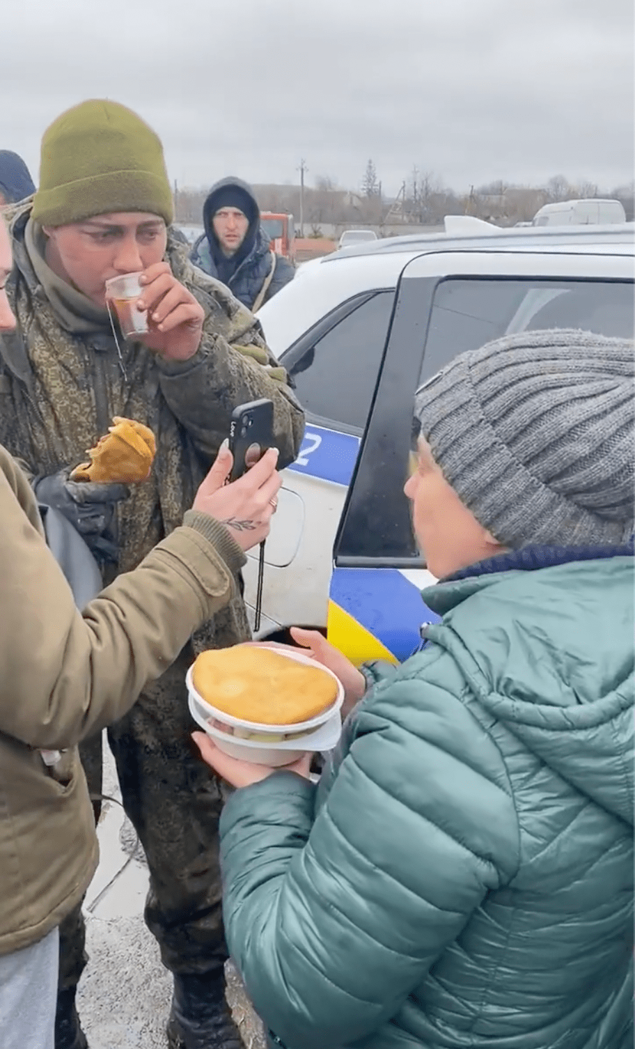 Russian soldier who surrendered treated with tea and pacakes by ukraine 2