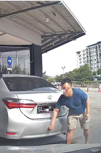 SG car collision in Johor (2)