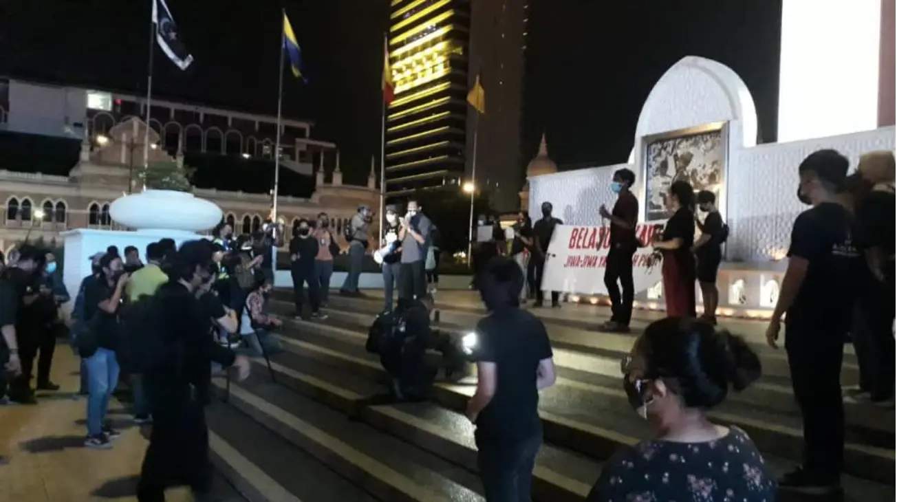 31 sekretari solidariti rakyat activists fined rm62,000 over vigil at dataran merdeka | weirdkaya