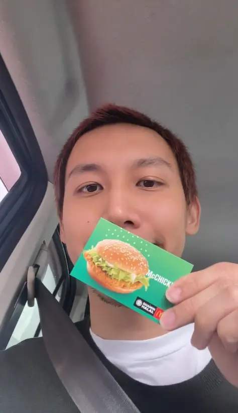 M'sian shows true merdeka spirit by redeeming free mcchicken burgers to feed the homeless