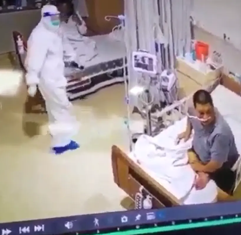 [video] woman's hysterical reaction towards medical staff in full ppe leaves netizens in stitches
