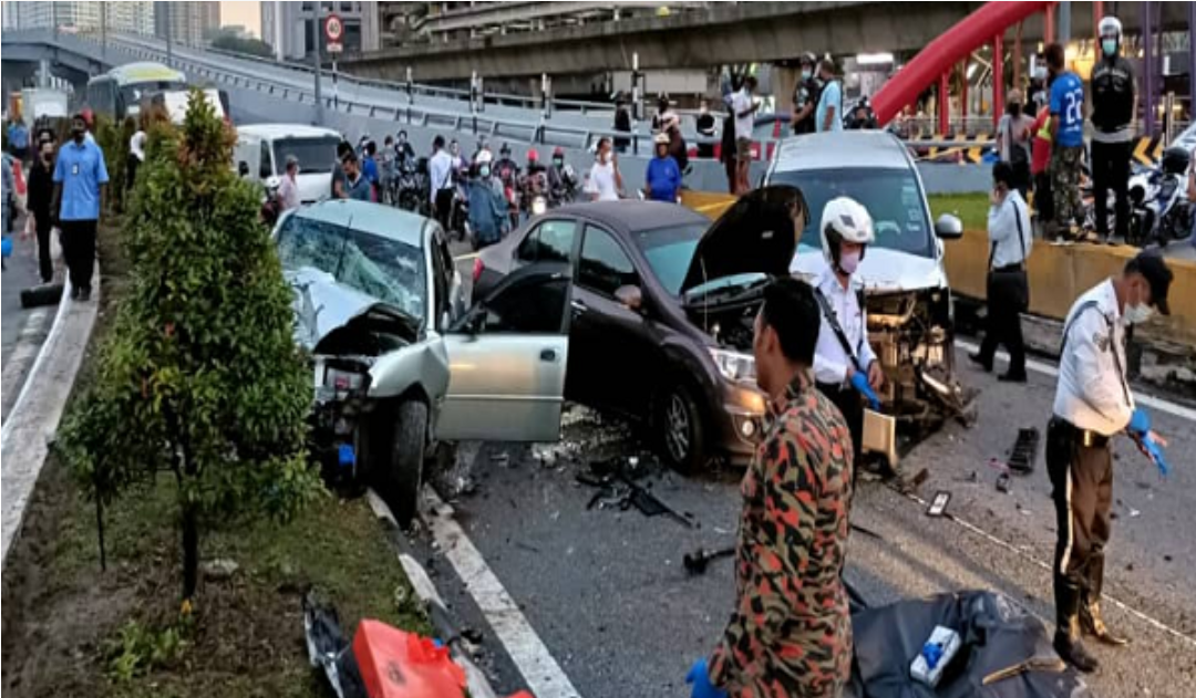 Man dies in fatal accident involving 3 cars near sogo kl | weirdkaya