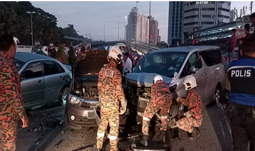 Man dies in fatal accident involving 3 cars near sogo kl | weirdkaya