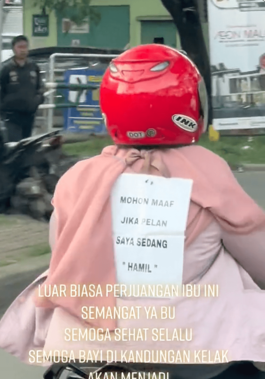 'sorry, i drive slow as i'm pregnant' m'sian cyclist puts up sign on her back while riding a motorcycle 01
