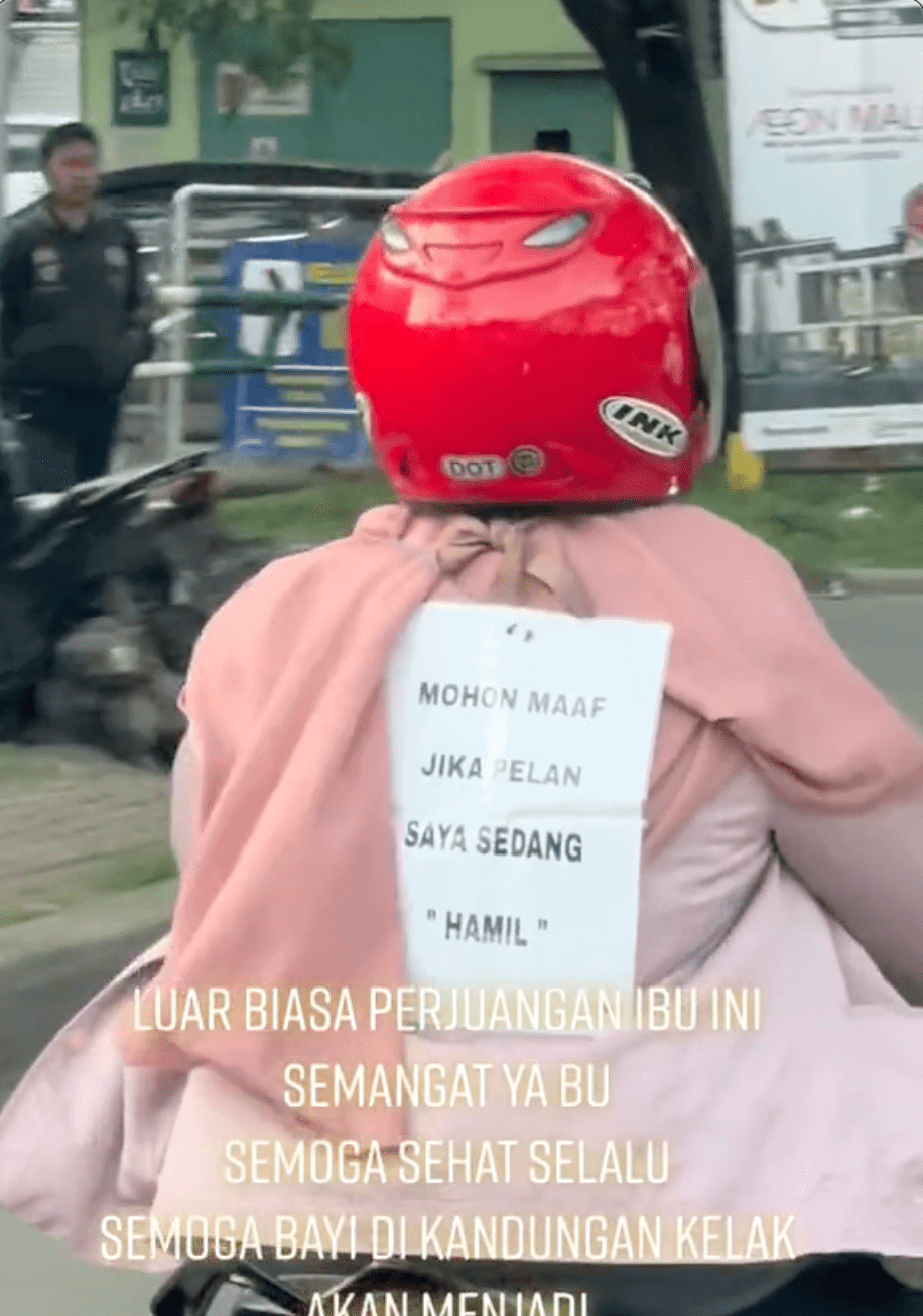 'sorry, i drive slow as i'm pregnant' m'sian cyclist puts up sign on her back while riding a motorcycle 01