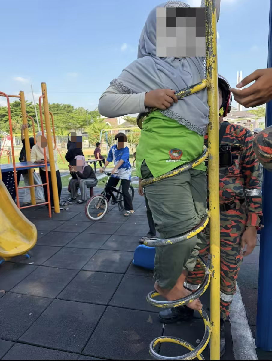 Spiral climber mishap (1)