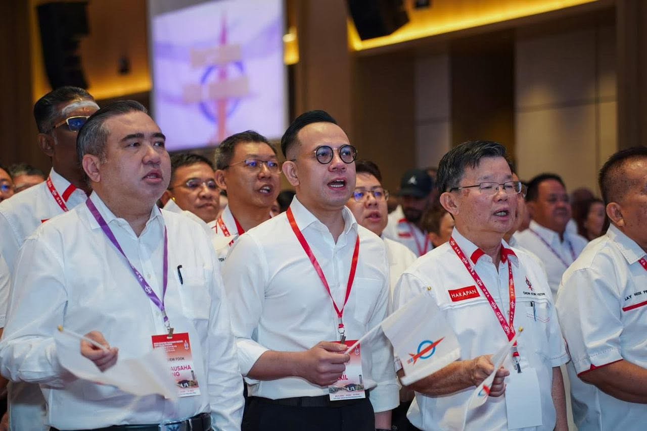 Steven Sim with DAP leaders