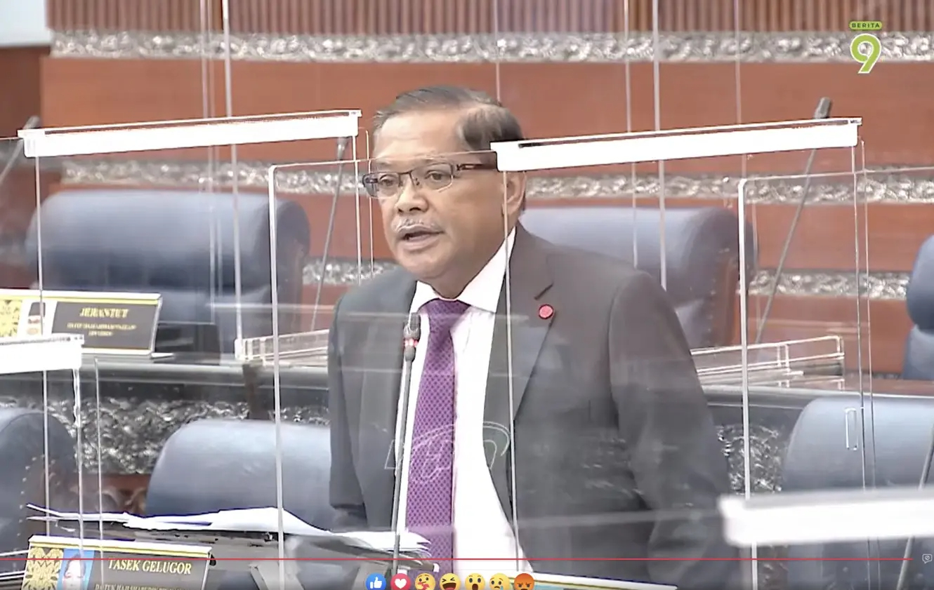 Tasek gelugor mp datuk haji shabudin bin yahaya seen not wearing a mask during parliament session.