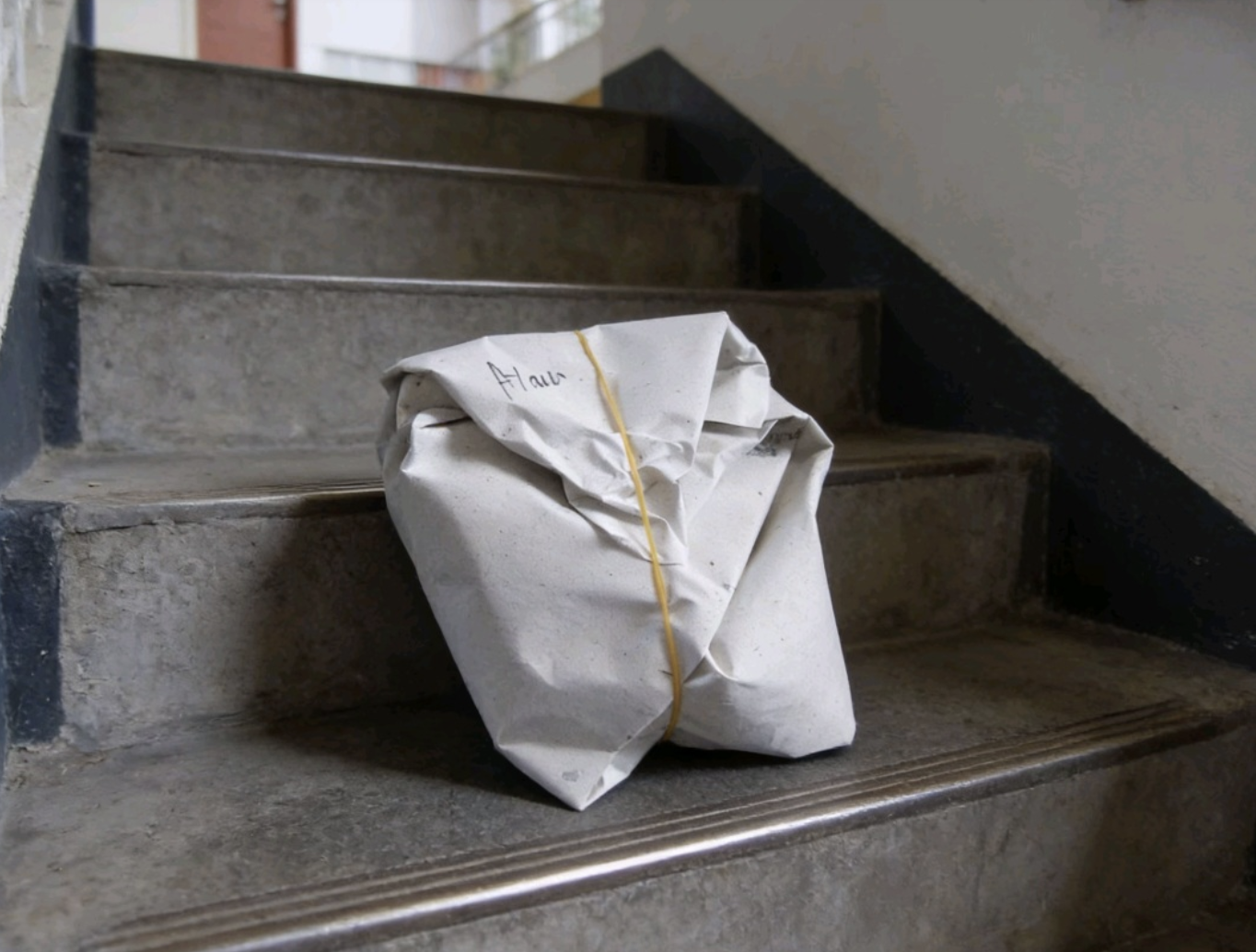 Teen Quietly Leaves Nasi Bungkus Nightly At Staircase, Repaying Uncle Who Once Bought Him A Meal