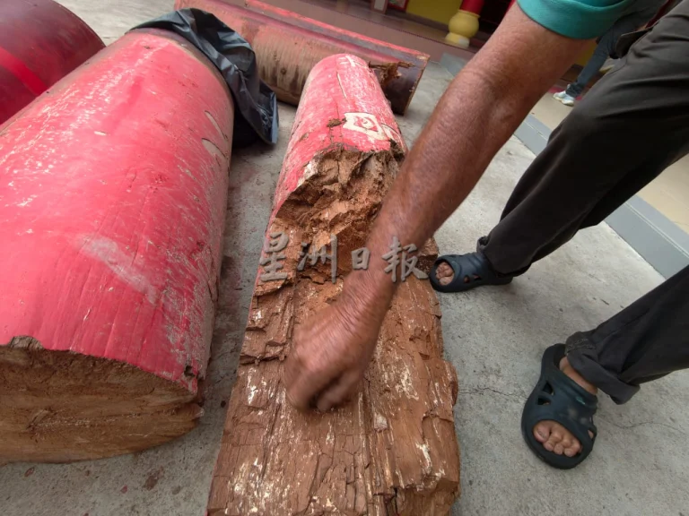 Temple beam that fell on 17yo (2)