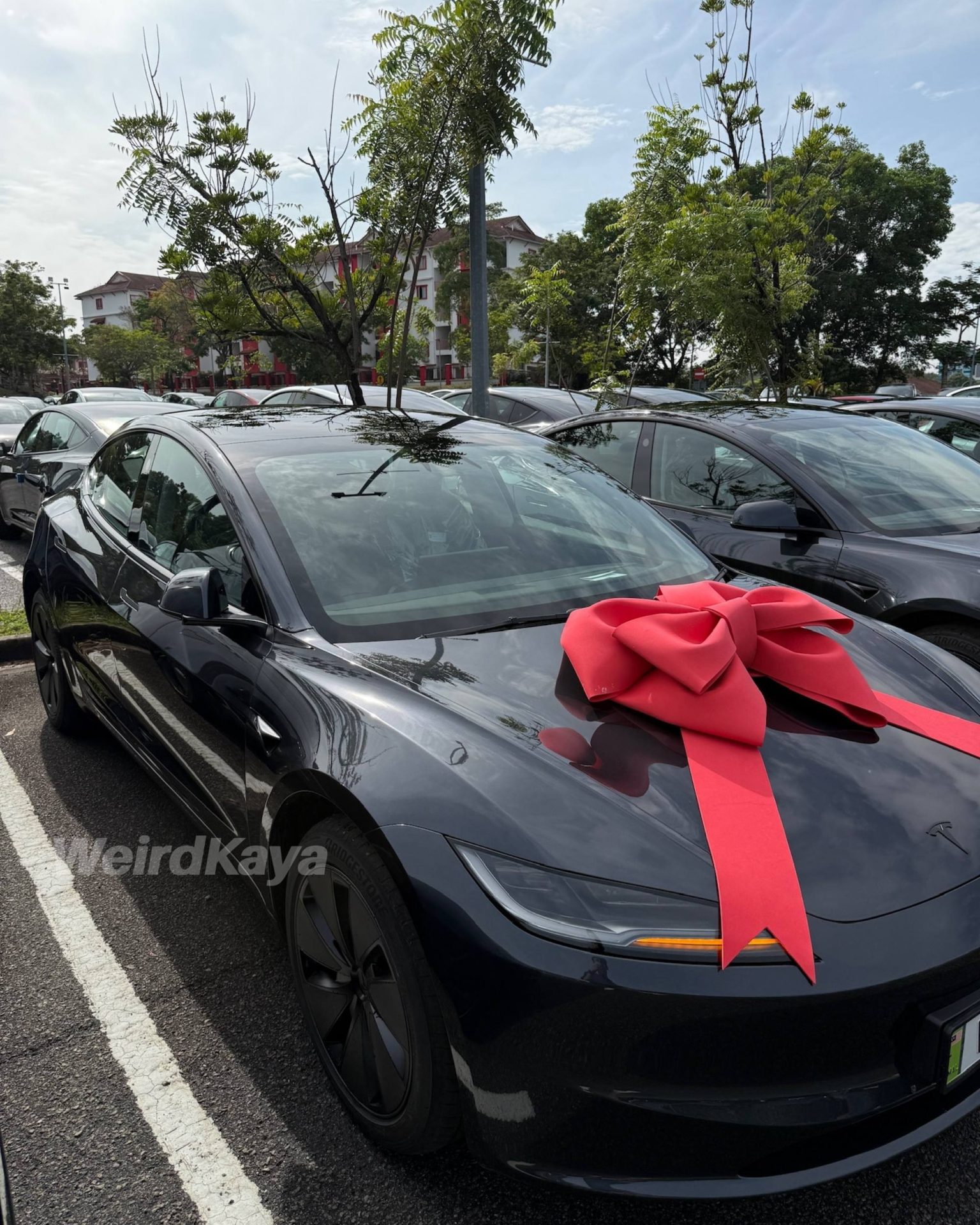 M’sian Woman Dumps BF Who Couldn't Afford BMW For Boss Who Had Tesla & RM600K House