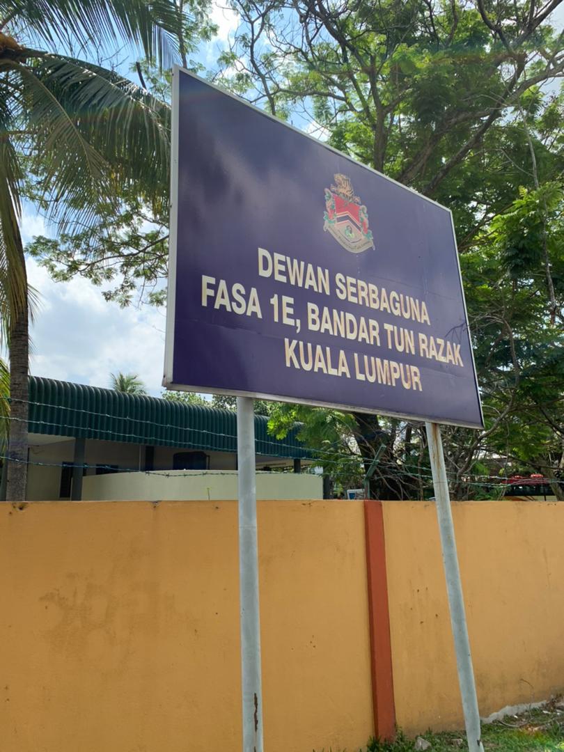 Frustration boils over as m'sians queue under the sun for walk-in vaccination | weirdkaya