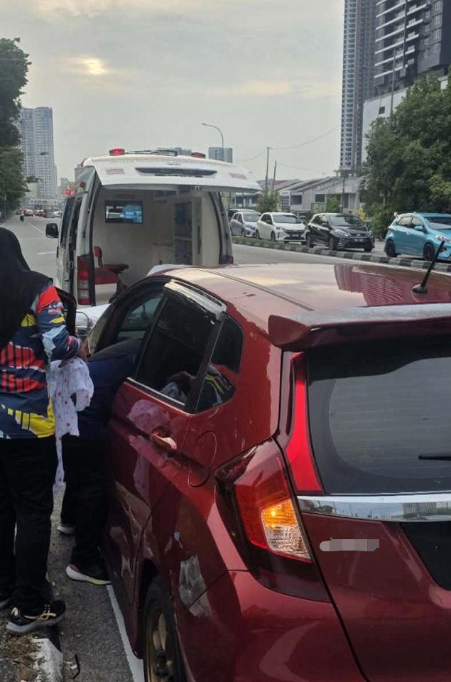 Woman gives birth inside car Penang (1)