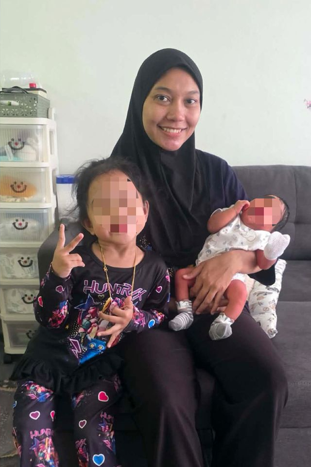 Woman gives birth inside car Penang (2)