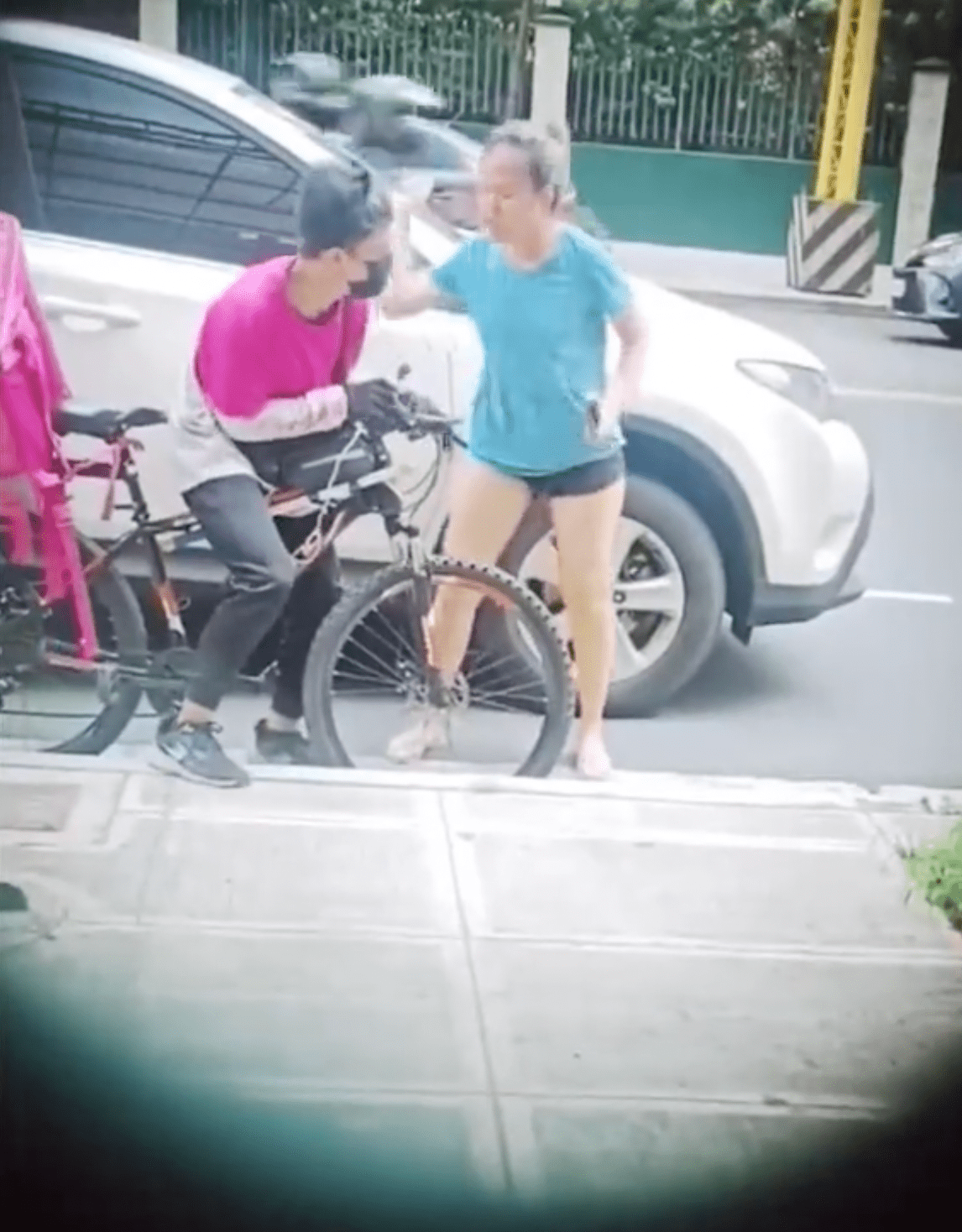 Woman kicks and slaps food delivery cyclist who accidentally scratched her car 02