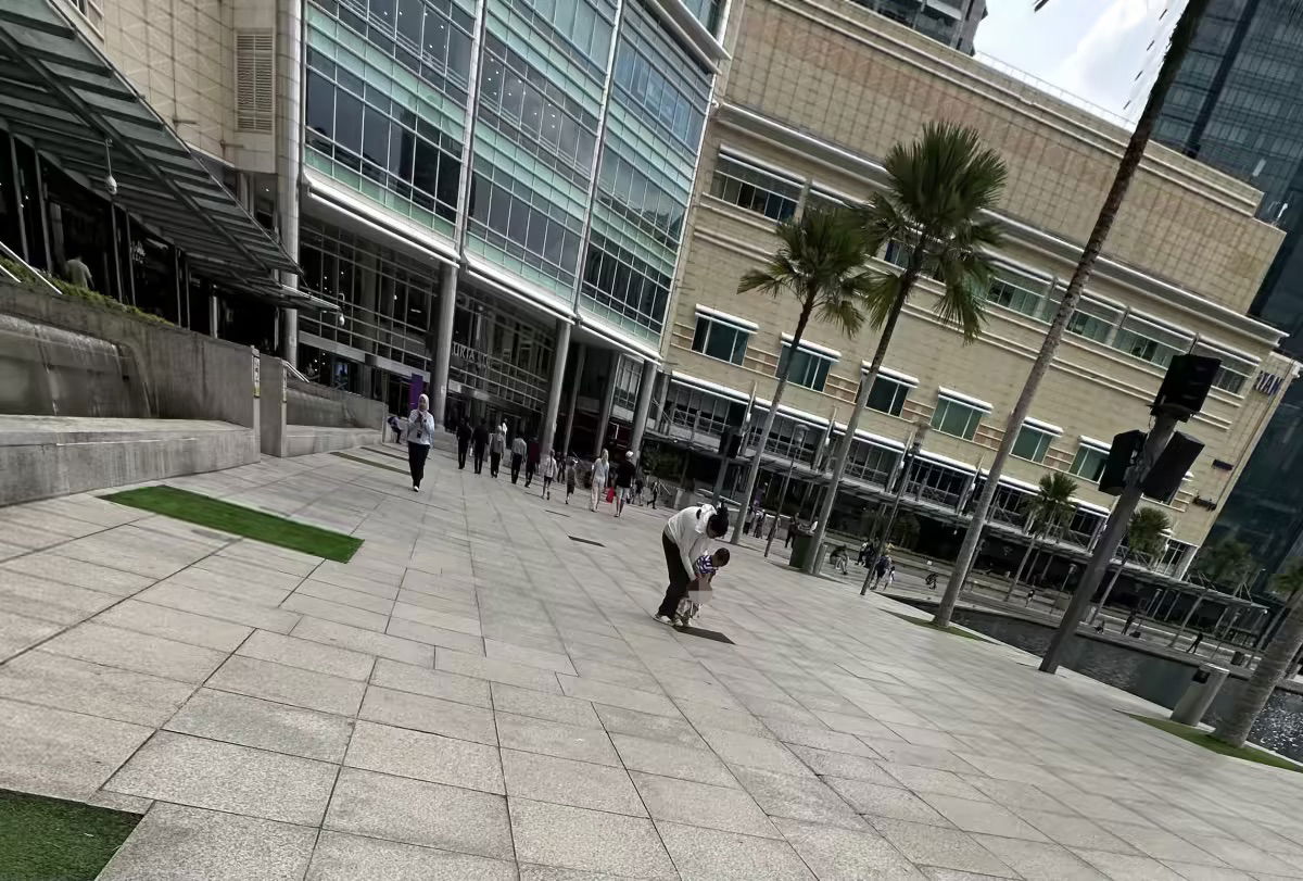 Woman lets son pee at KLCC