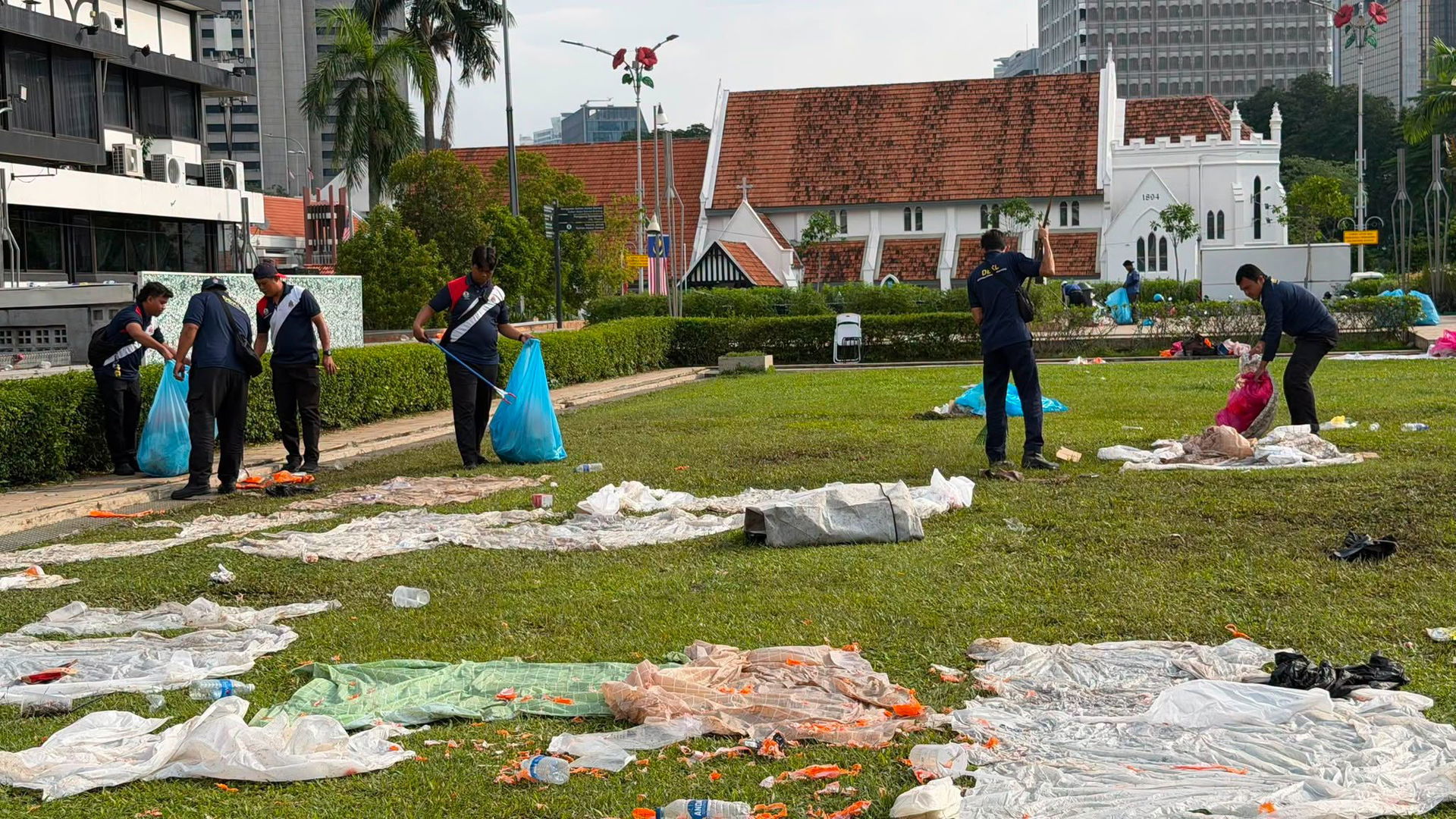 World Cup match litter at Dataran Merdeka (1)