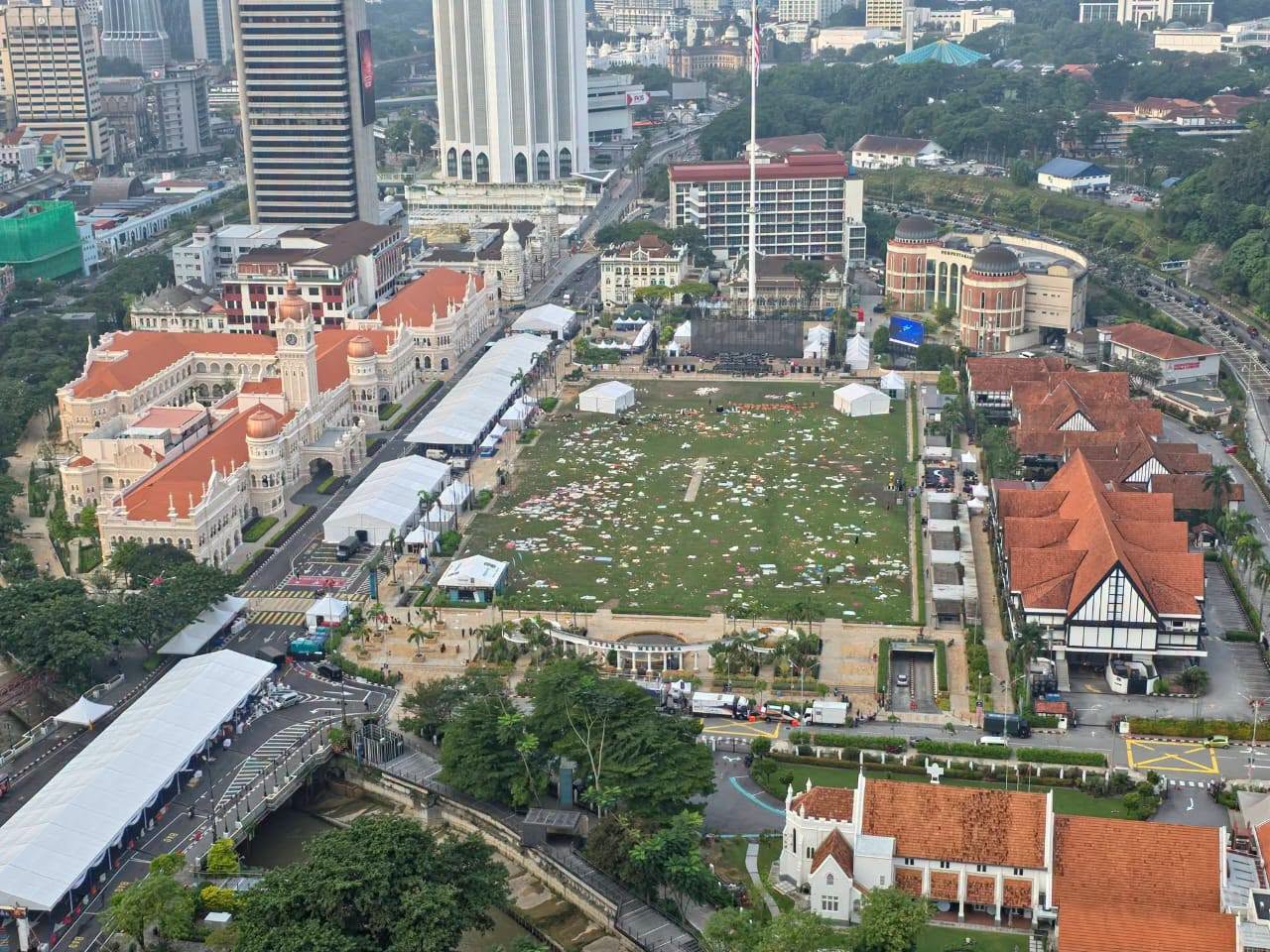World Cup match litter at Dataran Merdeka (2)