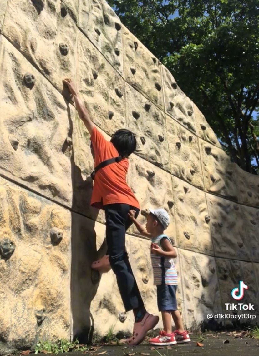 [video] young boy's cute way of showing concern for uncle doing rock climbing is sure to make you go 'awww'