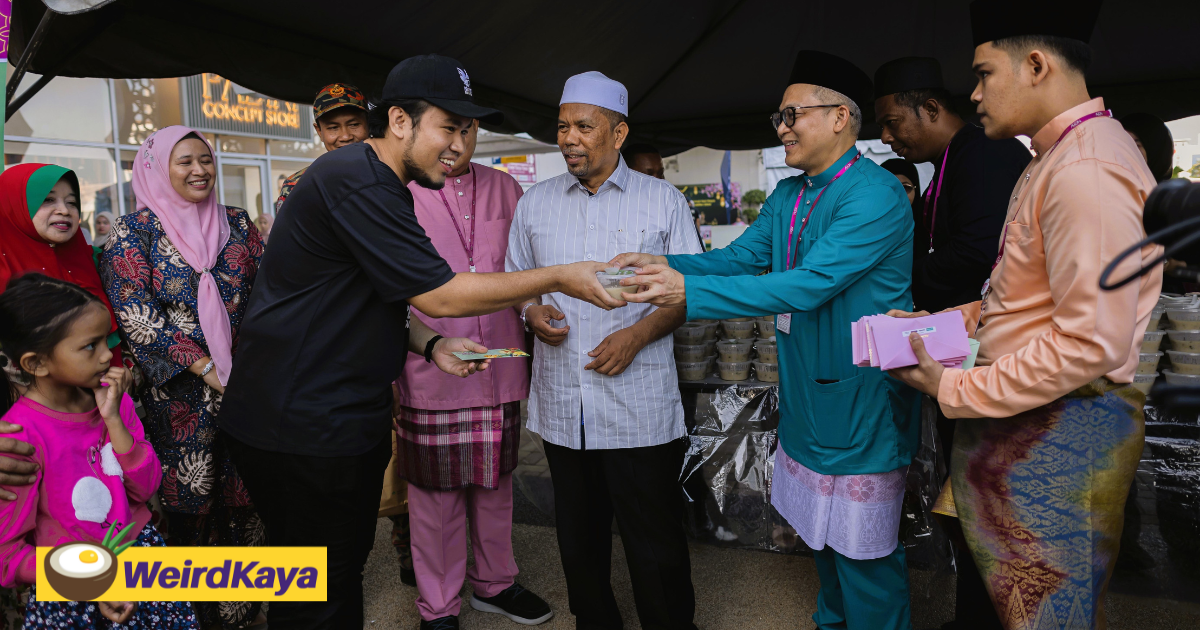 Aeon distributes over 30,000 bubur lambuk for ramadan | weirdkaya