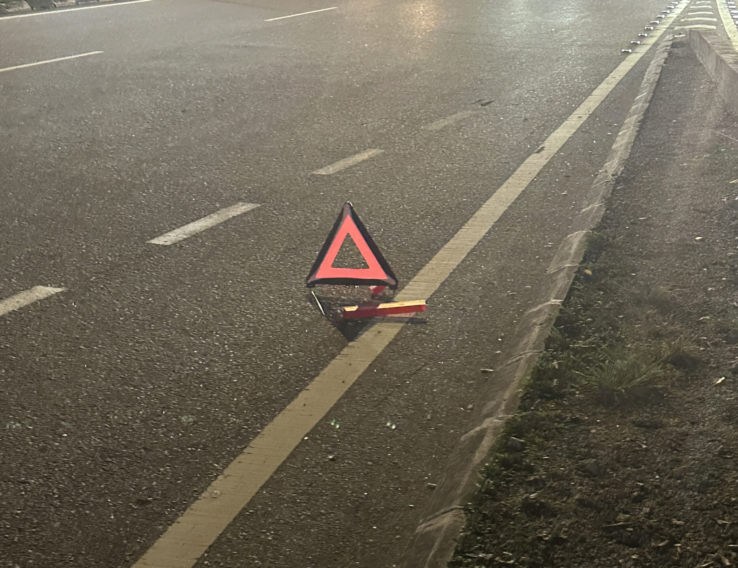 Warning triangle for other drivers