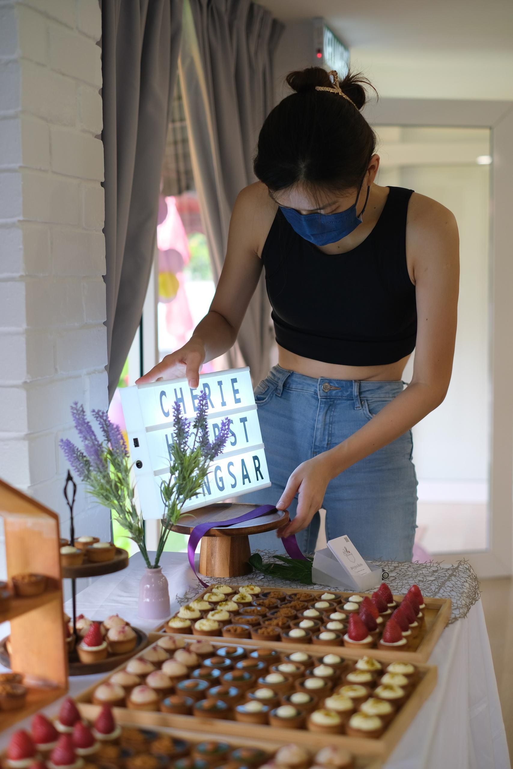 Alysia setting up dessert table 2