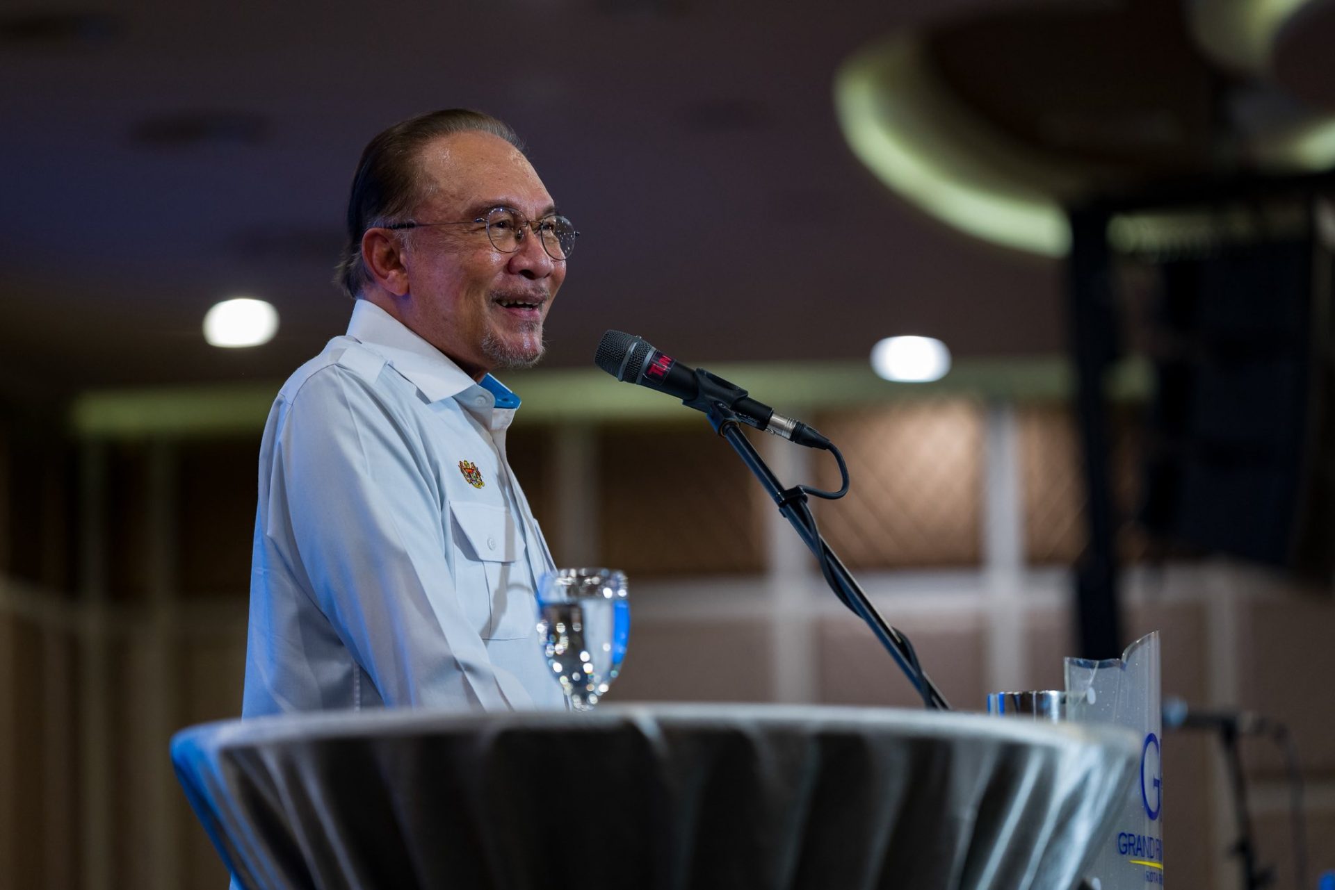 anwar ibrahim giving speech