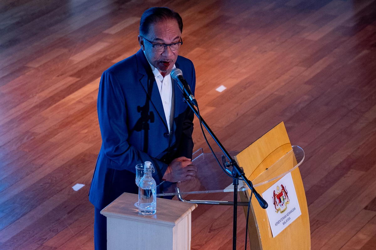 Anwar ibrahim rm1. 5 trillion national debt