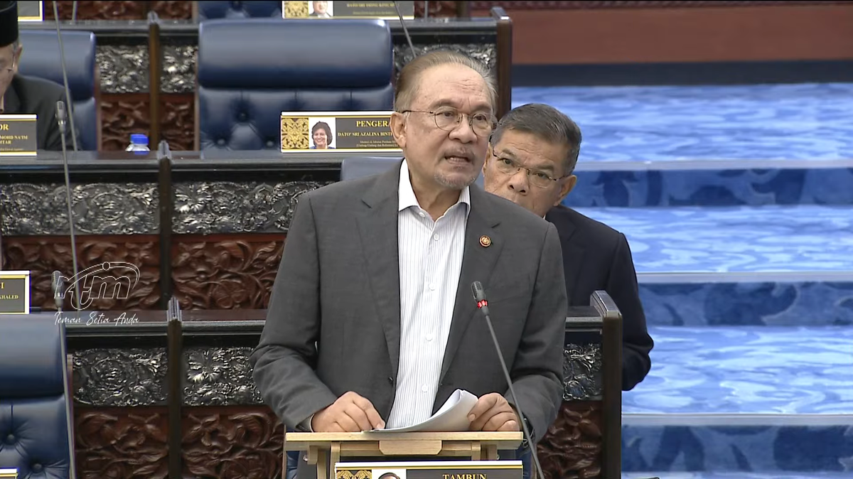 Anwar speaking about 800l quota in Parliament