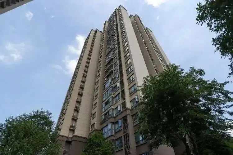 Apartment where China boy fell from 20th floor