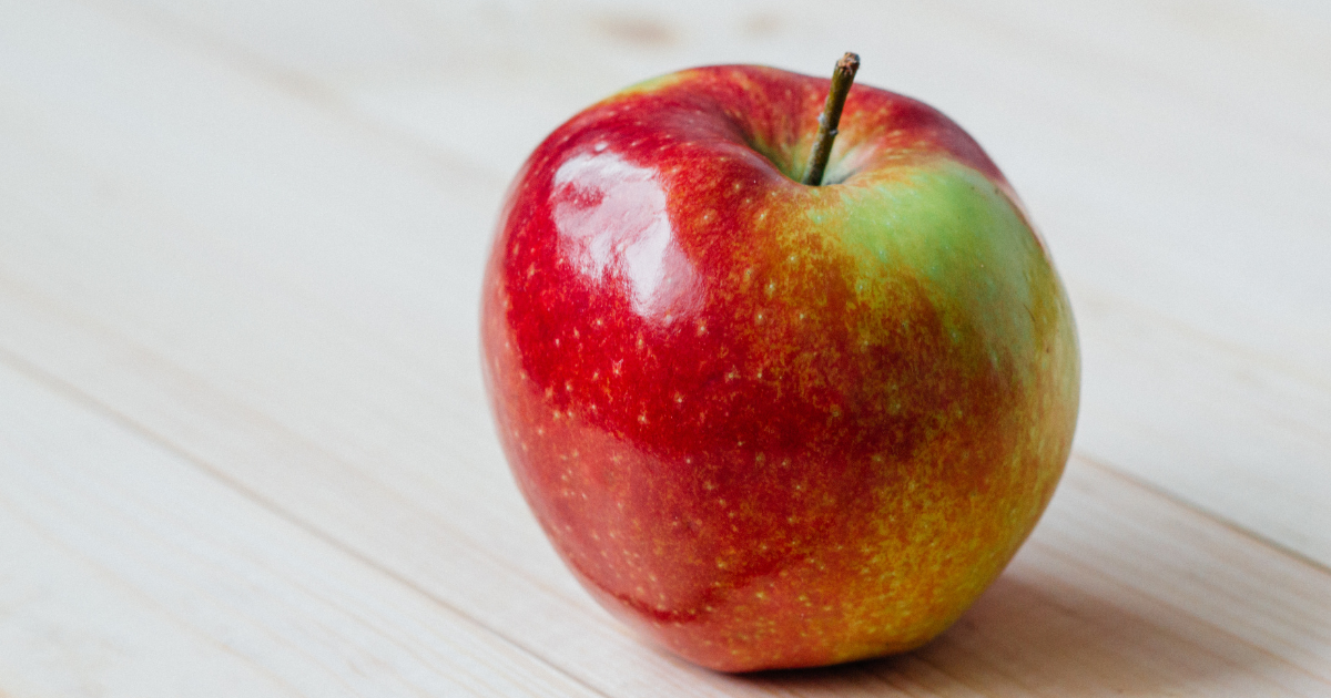 apple on the table