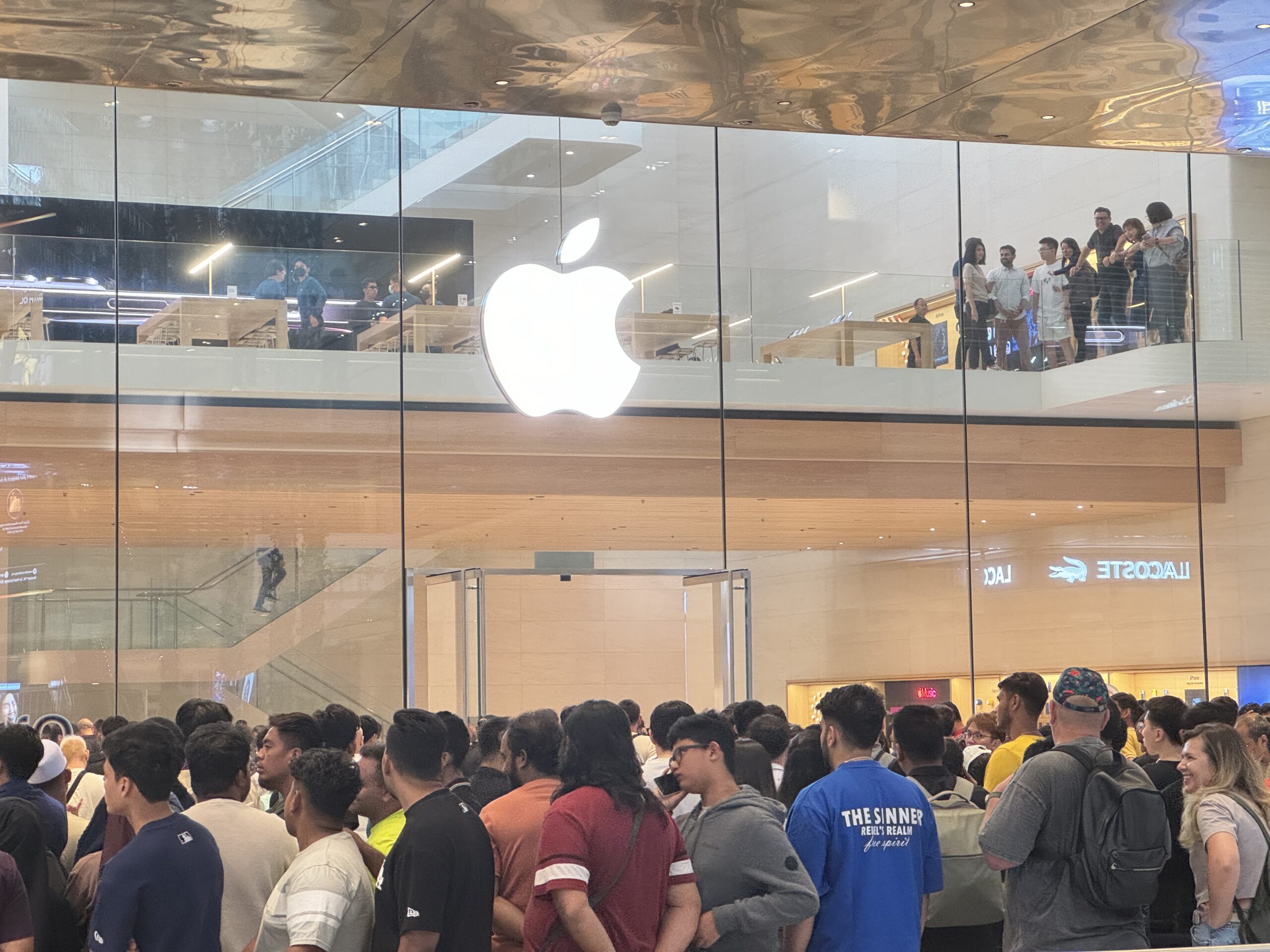 Hundreds of apple fans queue at apple store trx to buy iphone 16 series from as early as 3am | weirdkaya