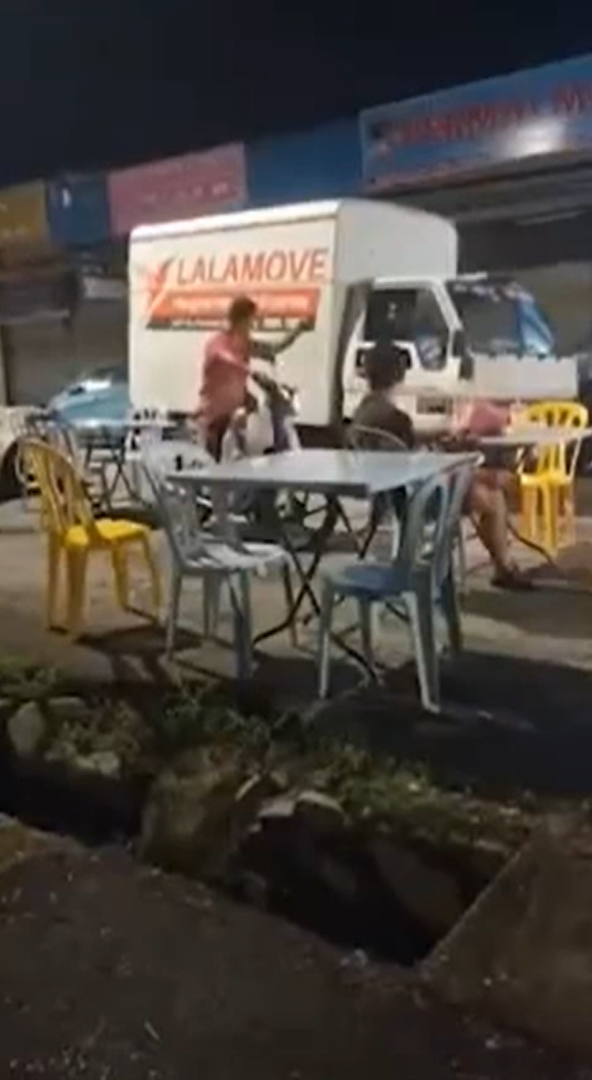 Lalamove driver argues with bystander