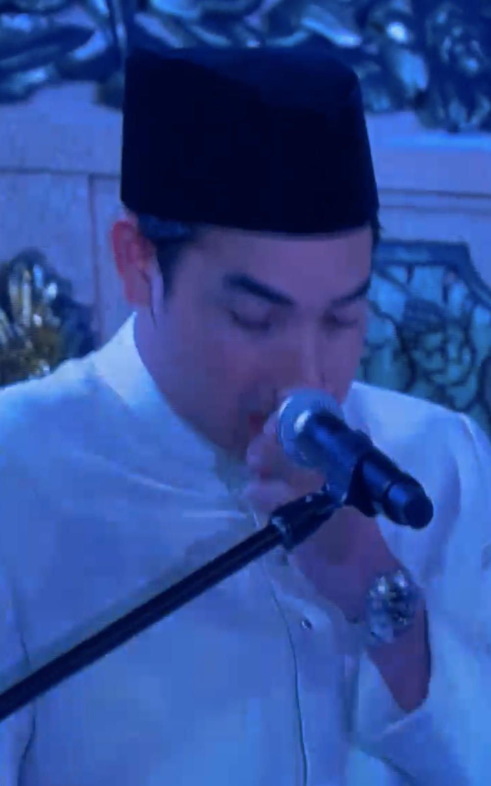 Ashman najib sobbing during speech