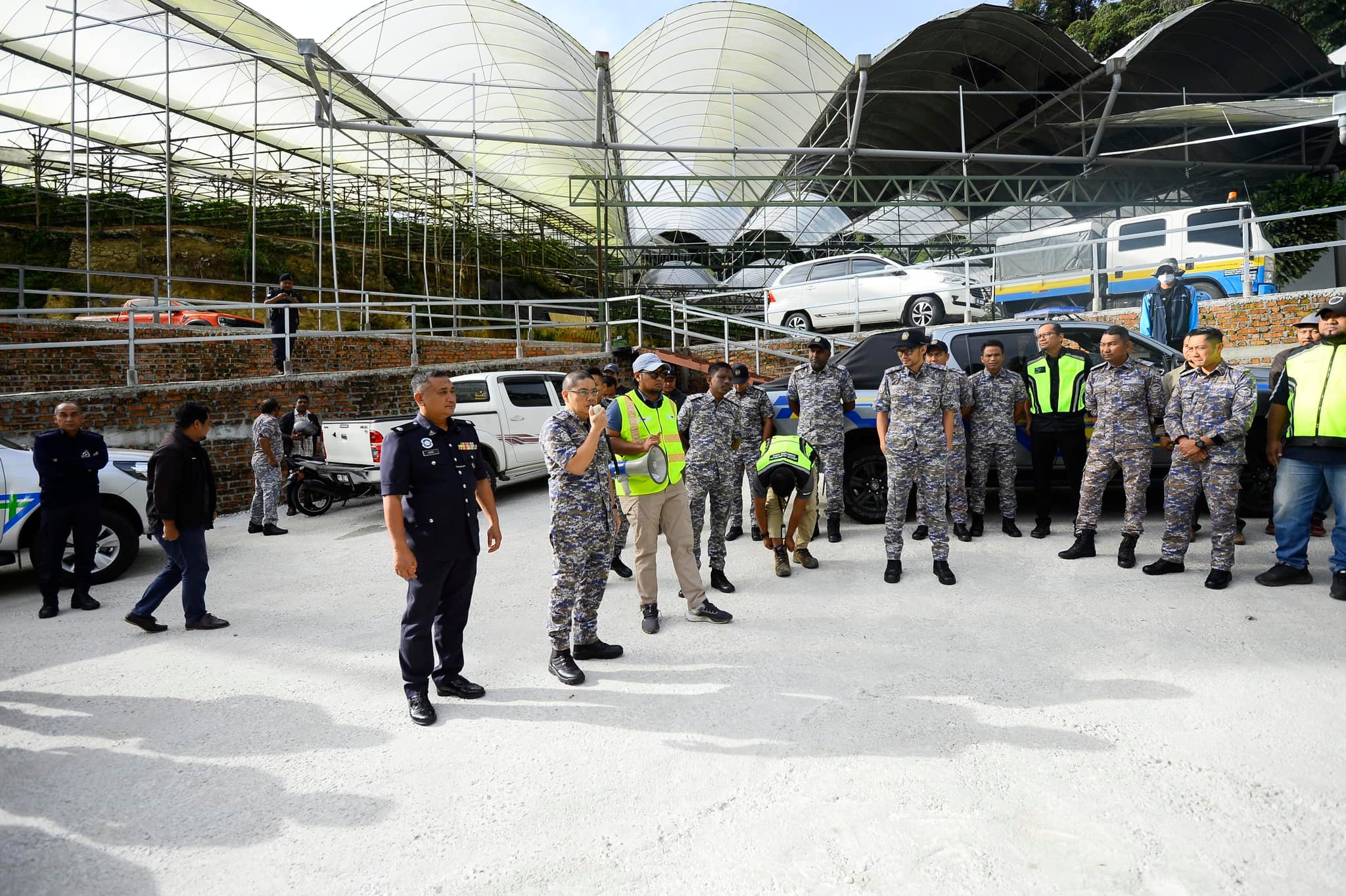 Authority giving briefing before demolishing cameron santorini da