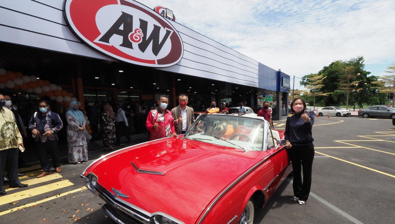 A&w seremban dons retro makeover and is malaysia's first outlet to include jamaica blue | weirdkaya