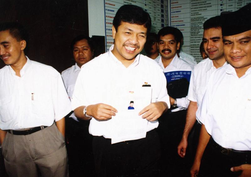 Here are 5 m'sian politicians whom you probably had no idea looked like in their youth