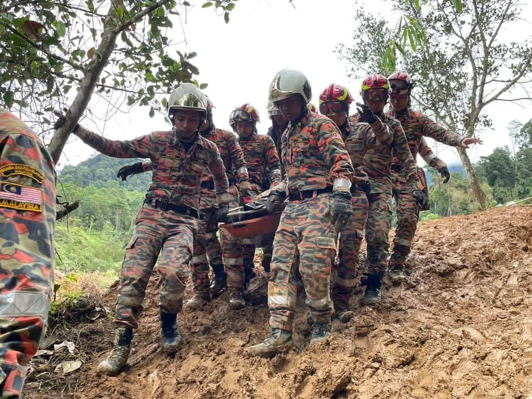 Batang kali landslide: pdrm may take legal action against pic of father's organic farm | weirdkaya